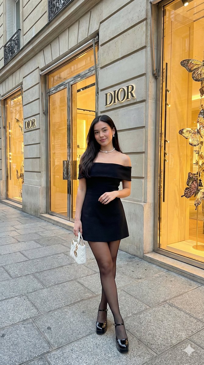 小黑裙女性站在Dior店外 - 时尚街拍